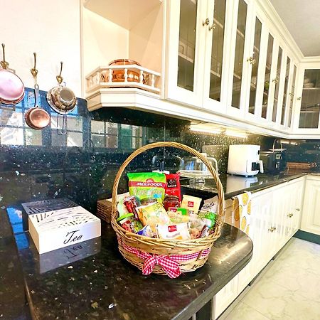 Villa Casacara Marbella Beachside Costabella -Spain Kültér fotó