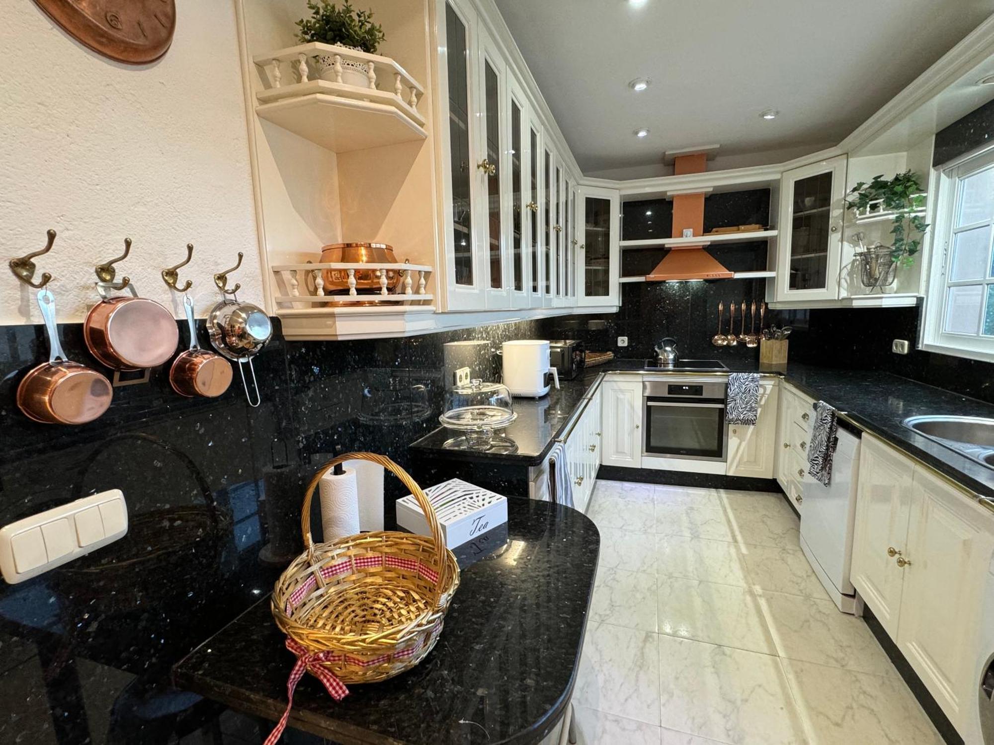 Villa Casacara Marbella Beachside Costabella -Spain Kültér fotó